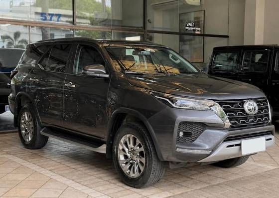 TOYOTA HILUX SW4 2.8 D-4D TURBO DIESEL SRX 7L 4X4 AUTOMÁTICO